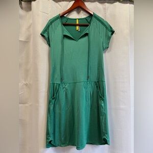 Lole Green Short Sleeve Dress with Pockets & four way stretch - size Small